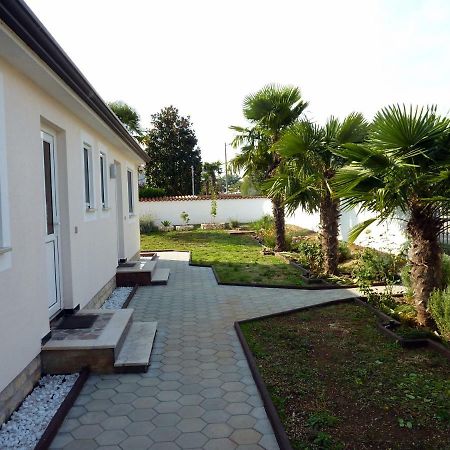 Palme Villa Porec Bagian luar foto
